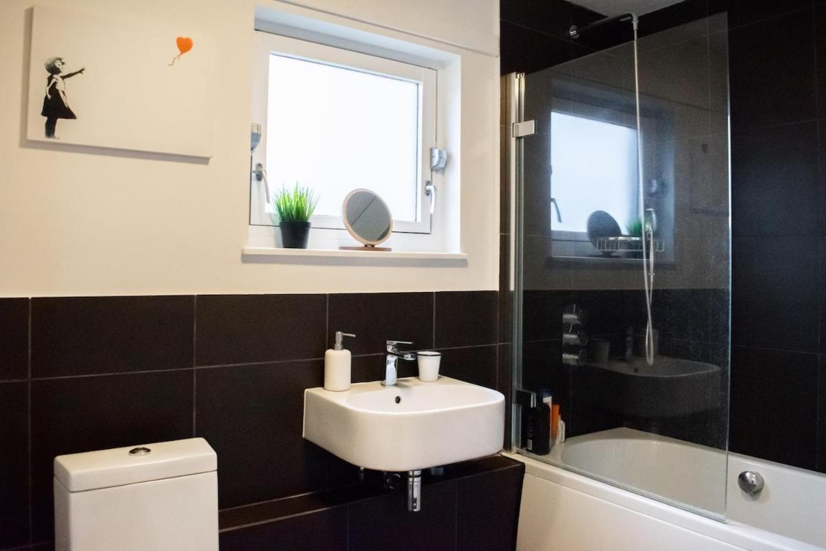 Remote Work Entire Flat 20min To Oxford St Londra
